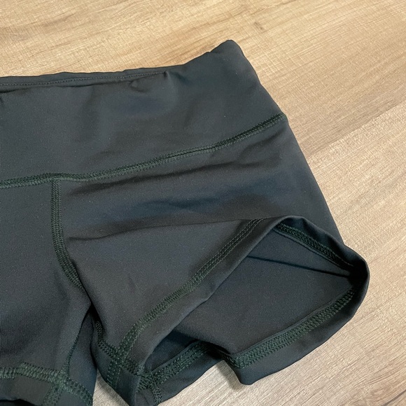 Fleo exercise shorts in forest green - Picture 3 of 4